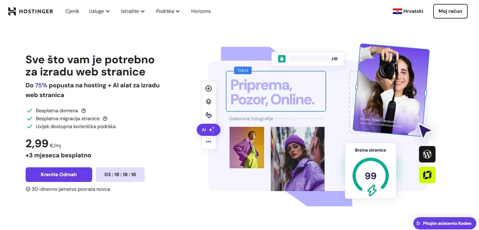 Djevojka s fotoaparatom pored dvije djevojke koje poziraju