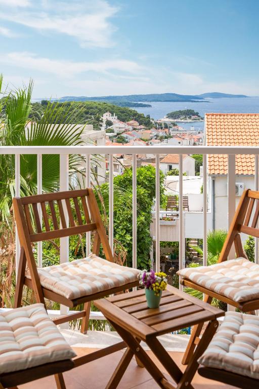 Booking - terasa i pogled na more