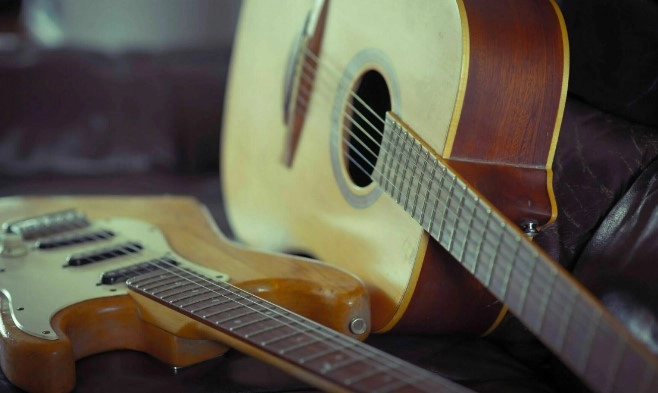 Gitara i električna gitara