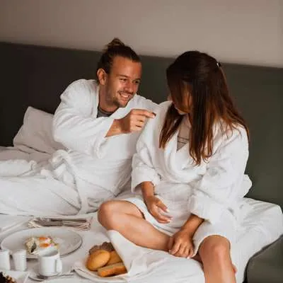 zaljubljeni par u toplicama