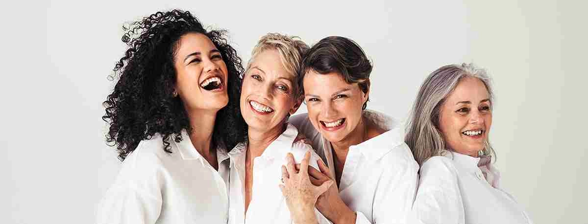 vesele i zadovoljne dame