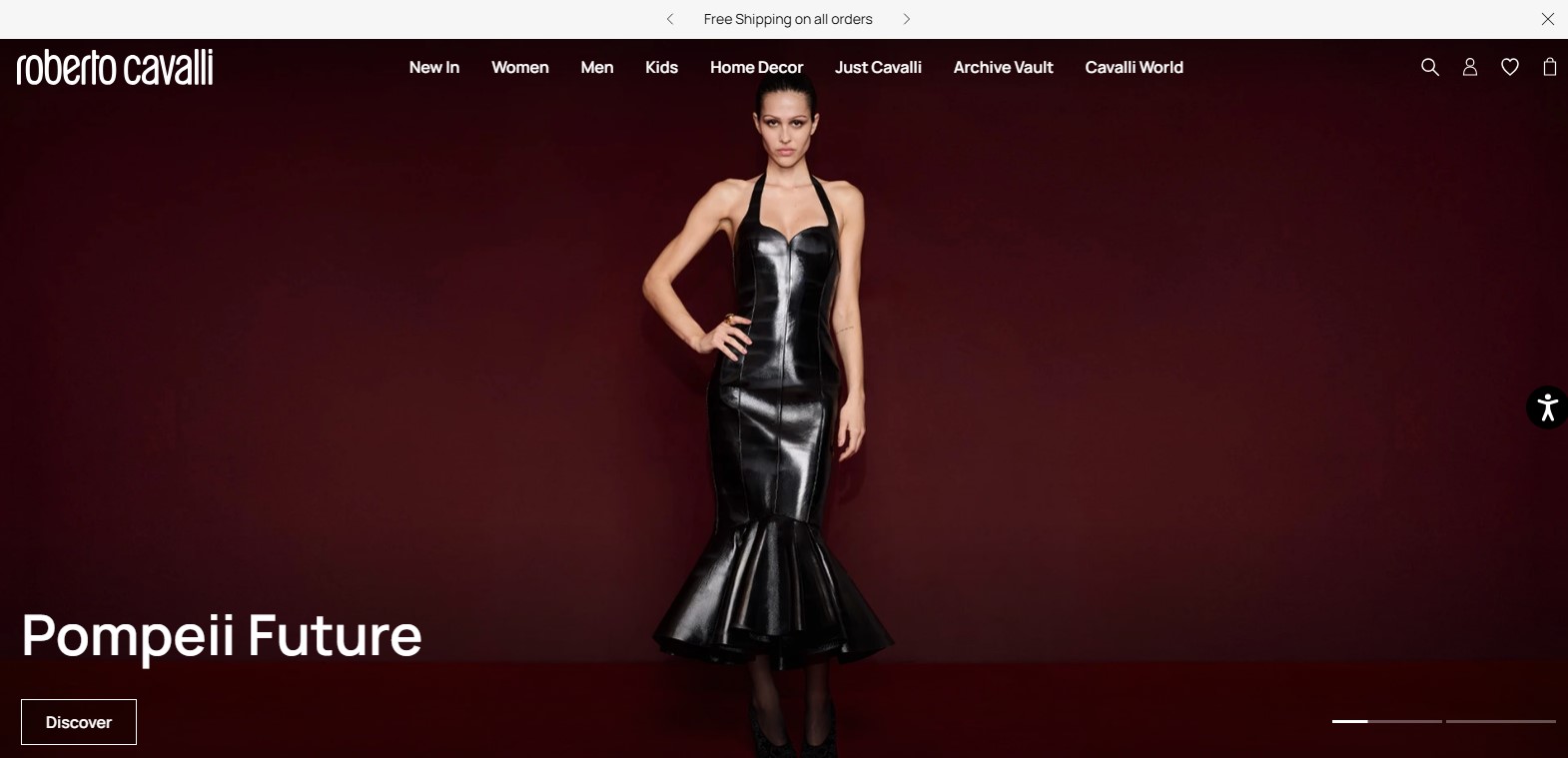 Naslovnica web trgovine s prikazom žene u crnoj haljini