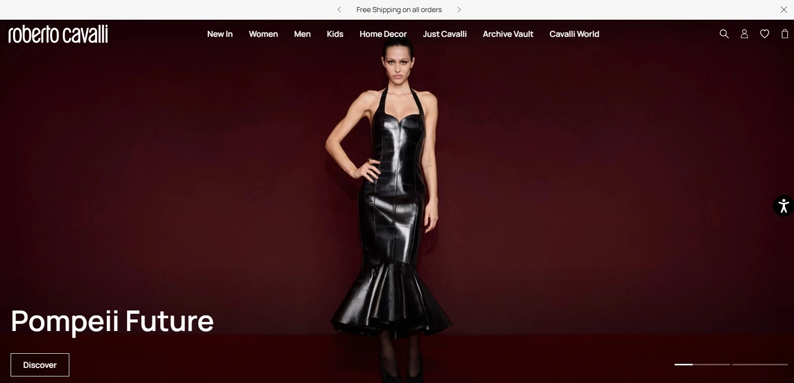 Naslovnica web trgovine s prikazom žene u crnoj haljini